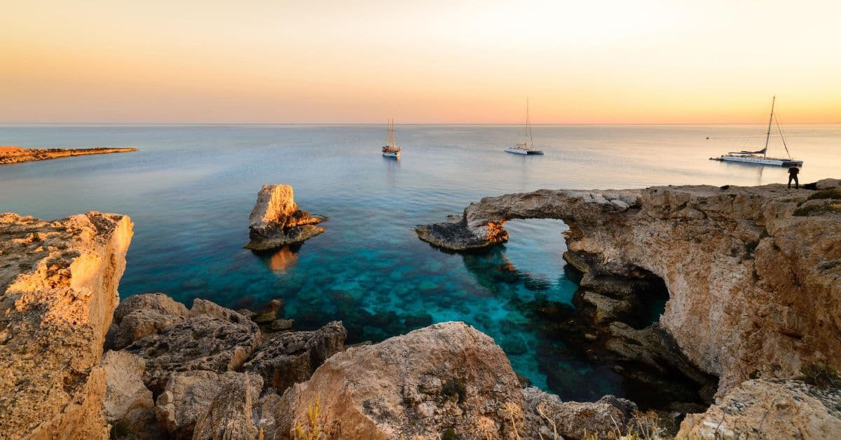 მოზაურობა აია-ნაპაში